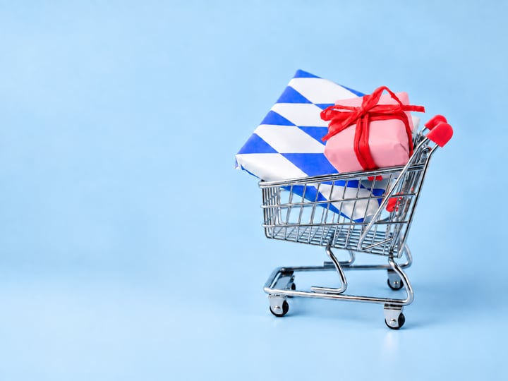 Cadeau in winkelwagen