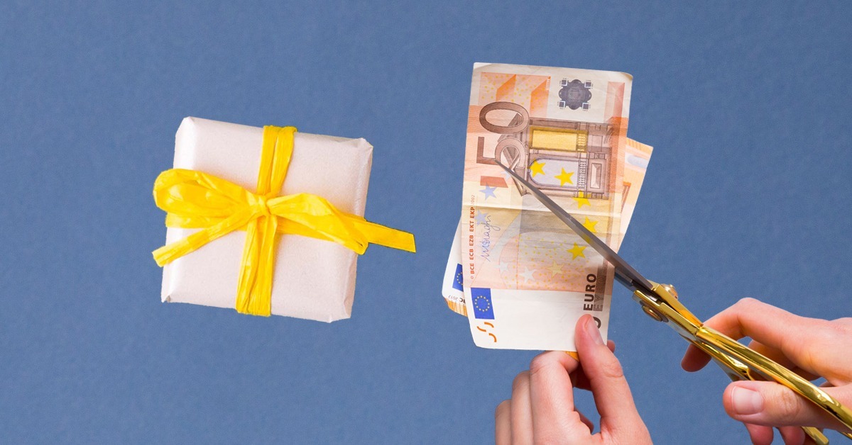 Cadeautje + geld + schaar