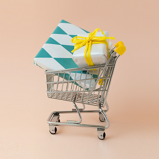 Winkelwagen met cadeautjes (3)